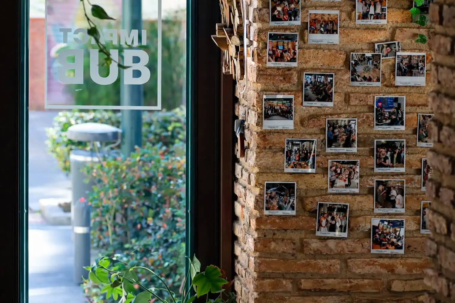 muro-fotografias-impact-hub